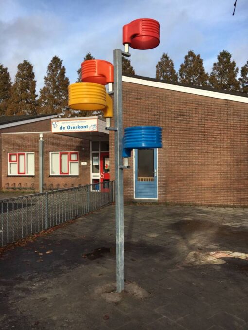 Multikorf op schoolplein